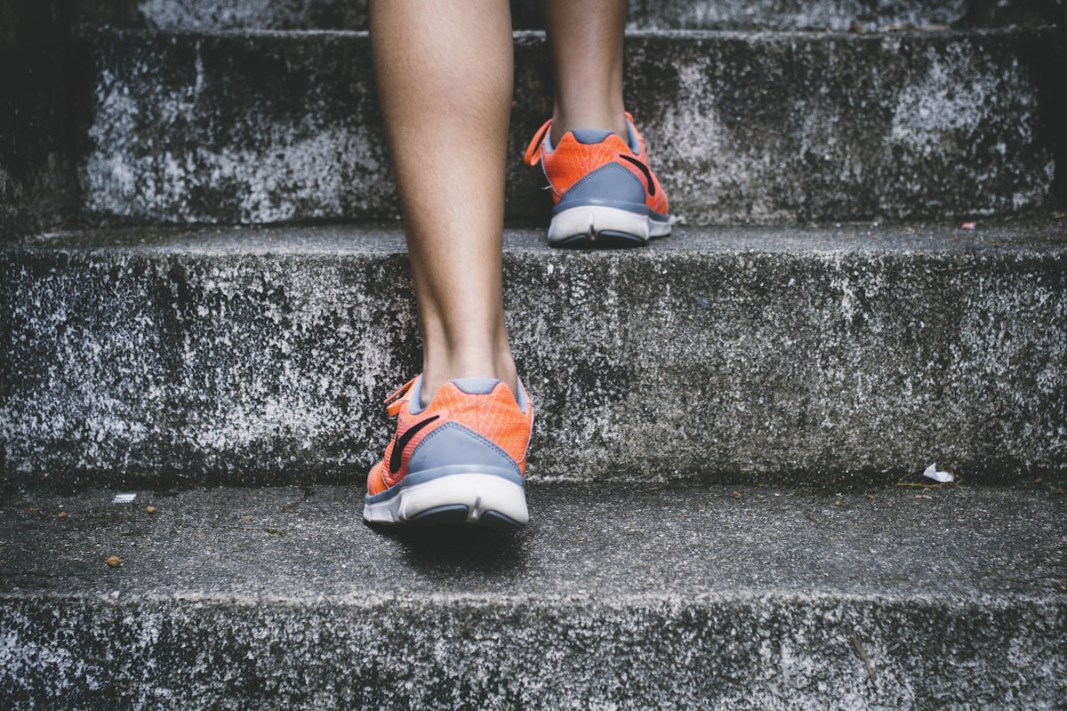 Uma caminhada ao ar livre é um dos melhores exercícios que você pode fazer Caminhada ao ar livre — conexão com a natureza